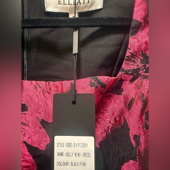 Elliatt Holly Short Sleeve Mini Dress in Pink & Black Floral Size S NWT - Picture 9 of 9
